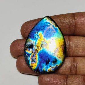 Prachtig!! AAA++ kwaliteit multiflits labradoriet cabochon peervorm 46 x 34 x 7 mm 115 kt, ideaal voor het maken van sieraden!!