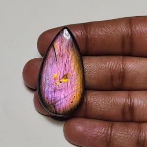 Wunderschöne Qualität Lila auffälliger Spektrolith Labradorit Cabochon Birnenform Edelstein Am besten für die Schmuckherstellung !!