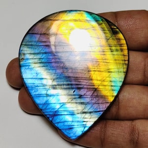 Sehr attraktiver großer Regenbogen auffälliger Labradorit Edelstein Cabochon Birnenform 63 × 53 × 7 MM 218 Ct Am besten für die Schmuckherstellung !!