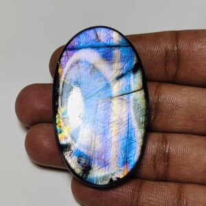 Bellissimo!! Cabochon ovale in labradorite viola flash di qualità AAA++, 56×32×6,50 mm, 123 ct, ideale per la creazione di gioielli!!