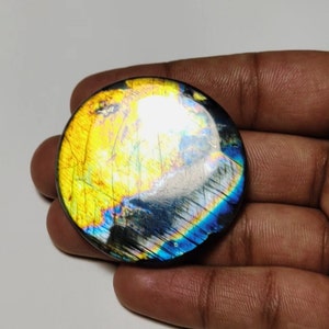 Cabochon di labradorite multicolore di altissima qualità, forma rotonda, 45×45×6,50 mm, 133 ct, ideale per la creazione di gioielli!!