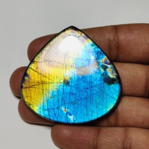 Prachtig!! AAA++ kwaliteit multiflitsende labradoriet cabochon hartvorm 54 x 50 x 6,50 mm 135 kt, het beste voor het maken van sieraden!!
