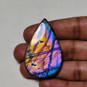 AAA ++ Qualität Regenbogen auffälliger Spektrolith Labradorit Birnenform Cabochon Am besten für die Schmuckherstellung !!