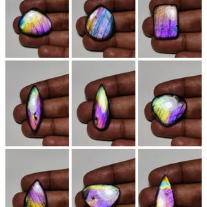Cabochão em formato de mistura de labradorita roxa chamativa de altíssima qualidade, ideal para fazer joias!!