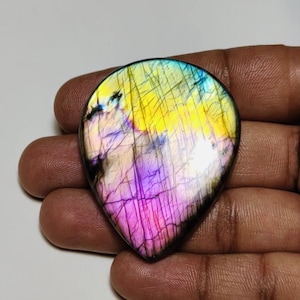 Magnifique !! Qualité AAA++, arc-en-ciel, labradorite, cabochon, forme poire, 51 × 40 × 8 mm, 145 carats, idéal pour la fabrication de bijoux !