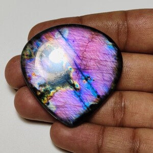 Bellissimo!! Cabochon di labradorite viola flash di qualità AAA++ a forma di cuore, 46×45×8 mm, 138 ct. Ideale per la creazione di gioielli!!