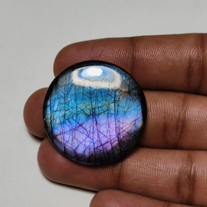 Splendida pietra preziosa di labradorite Spectrolite viola appariscente, di qualità, di forma rotonda, ideale per la creazione di gioielli!!
