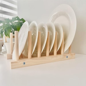 Wooden Plate Rack Organizer – Bamboo Dish Drainer – Minimalist Countertop Plate Holder – Natural Wood Kitchen Storage – 25x30 cm