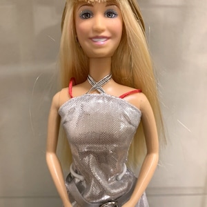 2009 Jakks Pacific - Hannah Montana Doll in Silver dress