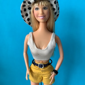 Disney Singing Hannah Montana Doll in Hip Outfit - Miley Cyrus