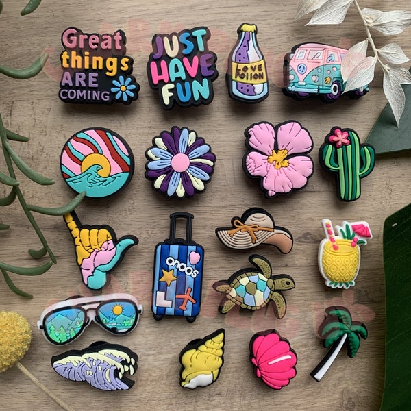 Amuletos de cocodrilo navideños Más de 20 zuecos lindos amuletos de zapatos Amuletos de verano Regalos de flores femeninas para sus plantas Océano Mar Playa Sol Pin Insignia