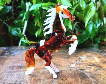 ガラスの馬、ガラスの馬の置物、ガラスの馬の飾り、跳ね馬の置物