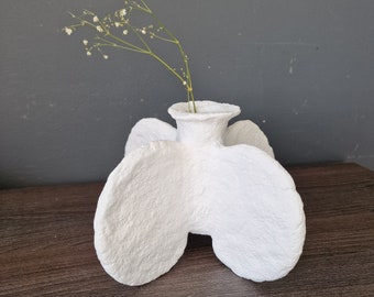 Weiße moderne Pappmaché-Vase | Bio-Pappmache Vase | Wabi Sabi Gefäß | Eintrag Tisch Dekor | Nachhaltiges Dekor | Strukturelle Vase