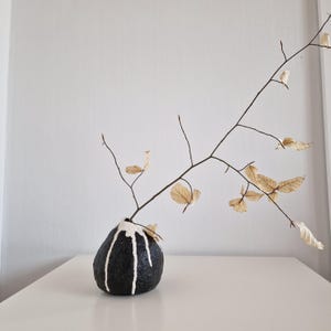 Modern black and white paper mache vase, Coffee table sustainable decor, Dried flower vase, Organic sculpture,Entry table unique centerpiece