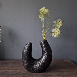 Black modern handmade paper mache vase, Organic papier mache, Wabi sabi vessel, Minimalist structural vase, Coffee table centerpiece