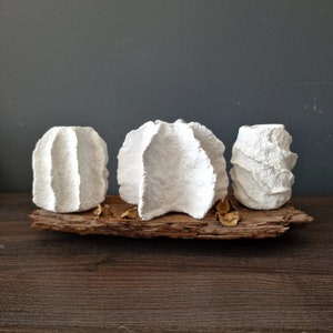Kleine witte vaas van papier-maché | Biologische pot van papier-maché | Wabi Sabi-vat | Instaptafel herfstdecor | Structurele rustieke vaas