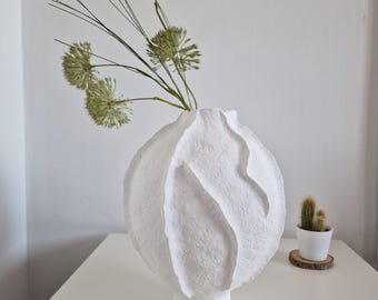 Handgjord papmachévas: Minimalistisk Wabi Sabi-dekor