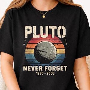 Retro Pluto Never Forget T-Shirt, Retro Space Tee For Science Lovers, Funny Astronomy Shirt, Funny Astronomy Tee, Vintage Planet Pluto Shirt