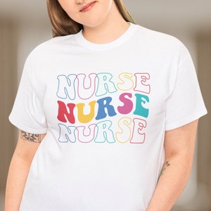 Krankenschwester-T-Shirt, buntes Krankenschwester-Hemd, neue Krankenschwester-Geschenkidee, Krankenschwester-Abschlussgeschenk, Krankenschwester-Anerkennung, Krankenschwester-Woche, die zusammen passt Bild 1