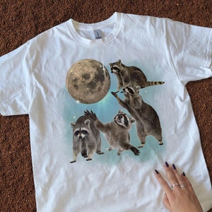 Vier Waschbären Retro Grafik T-Shirt - Vintage Waschbär Mond T-Shirt, Lustiges Waschbär Liebhaber Shirt, Dummes Geschenk für Tier Fans