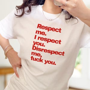 T-shirt Respect Me : T-shirt graphique audacieux - Attitude avant-gardiste