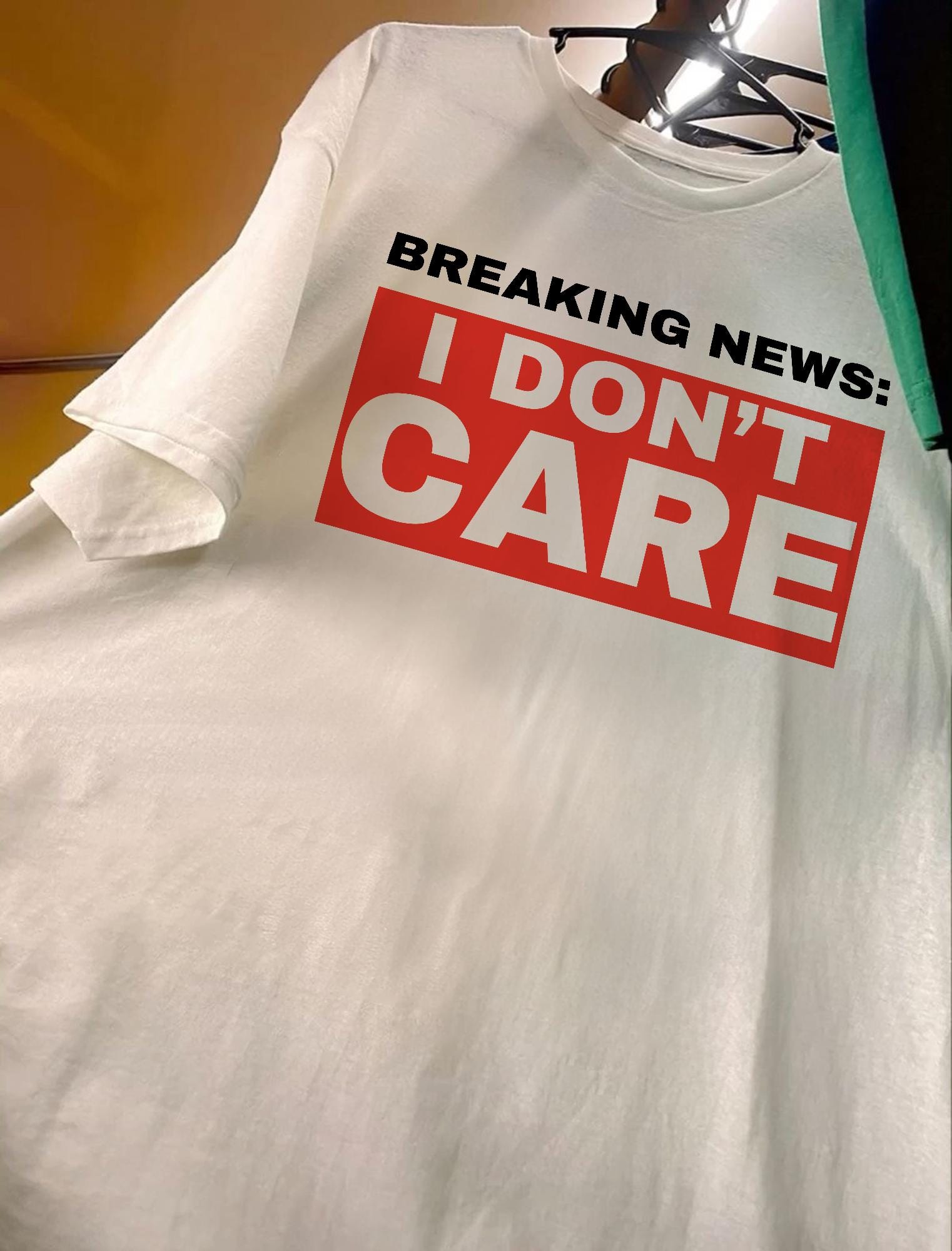 igusa tシャツ I DON'T CARE TOP 気にしないt Breaking News I Don't Care T-shirt: Funny Unbothered Statement Tee