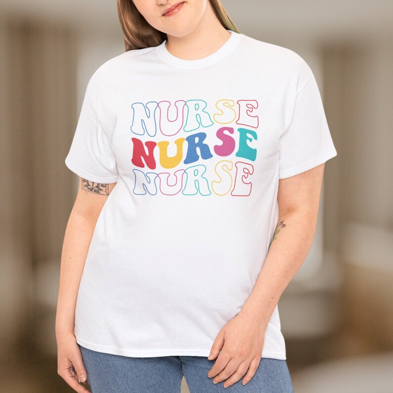 Krankenschwester-T-Shirt, buntes Krankenschwester-Hemd, neue Krankenschwester-Geschenkidee, Krankenschwester-Abschlussgeschenk, Krankenschwester-Anerkennung, Krankenschwester-Woche, die zusammen passt Bild 1