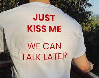 Just Kiss Me We Can Talk Later T-shirt - minimalistisch unisex T-shirt, positief citaatshirt, inspiratie geestelijke gezondheid, grappig cadeau voor mannen en vrouwen