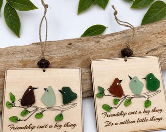 Adorno navideño de pájaro de cristal marino – Regalo de amistad hecho a mano, madera cortada con láser, personalizado