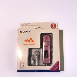 【美品】SONY Walkman NW-E507 (パープル) Sony Walkman NW-E507 Silver ( 1 GB ) Digital Media Player