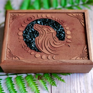 Caja forrada de terciopelo, diseño de lobo grabado con láser, incrustaciones de ónix negro, arte de madera, almacenamiento artesanal, recuerdo único, 5x7x3 pulgadas, cristales