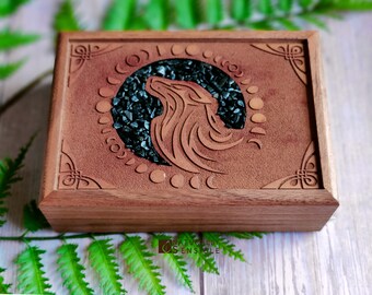 Boîte doublée de velours, conception de loup gravée au laser, incrustation d'onyx noir, art en bois, stockage artisanal, souvenir unique, 5x7x3 pouces, cristaux