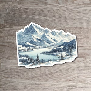 Chaîne de montagnes aux sommets enneigés à l'aquarelle avec autocollant de lac, souvenir, cadeau de révélation de vacances surprise, rembourrage de bas, décor d'ordinateur portable et de carnet de notes