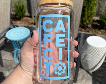 Cafecito Can Glass – 16oz Glass Cup with Bamboo Lid & Straw – Iced Coffee Cup with Vinyl Decal – Aesthetic Gift for Coffee Lovers