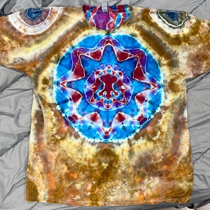 Tie dye tshirt mandala and spine(XL)