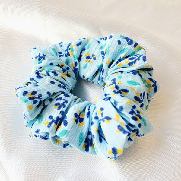 Flower scrunchie pastel blue, floral hair ties watercolor flowers, zoofgummi, fine cotton ponytail holder, hair band flower pattern, bridesmaids
