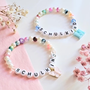 Schoolkindarmband - Gepersonaliseerde kralenarmband, regenboogkralen, vlinderbedel, cadeau voor schoolinschrijving, handgemaakte kindersieraden