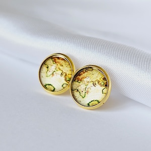 Weltkarte Ohrstecker, Welt Ohrringe, Globus Ohrstecker, Cabochon Ohrringe 8mm, Edelstahl gold, handgemachter Schmuck, Geschenk für Reisende