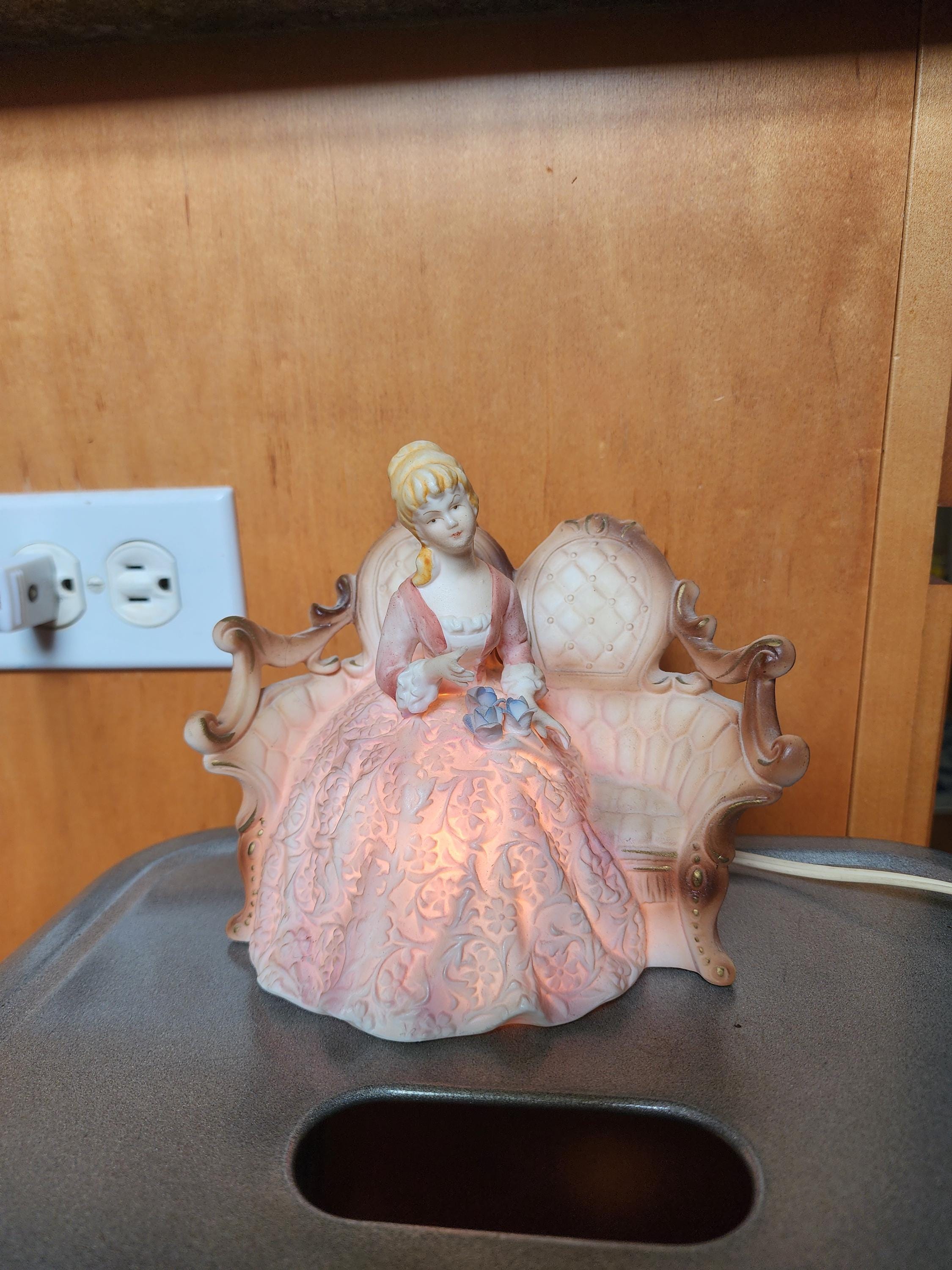 アンティークフィギュリン　テーブルランプ　レンワイル・アードアルト製　オルゴール Lenwile Ardalt Lamp - Etsy