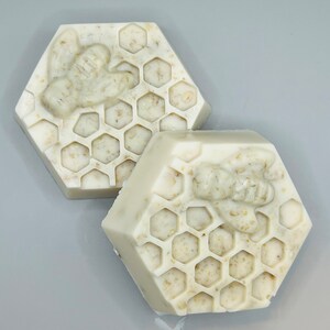 Manuka Honey & Oatmeal Handcrafted Soap