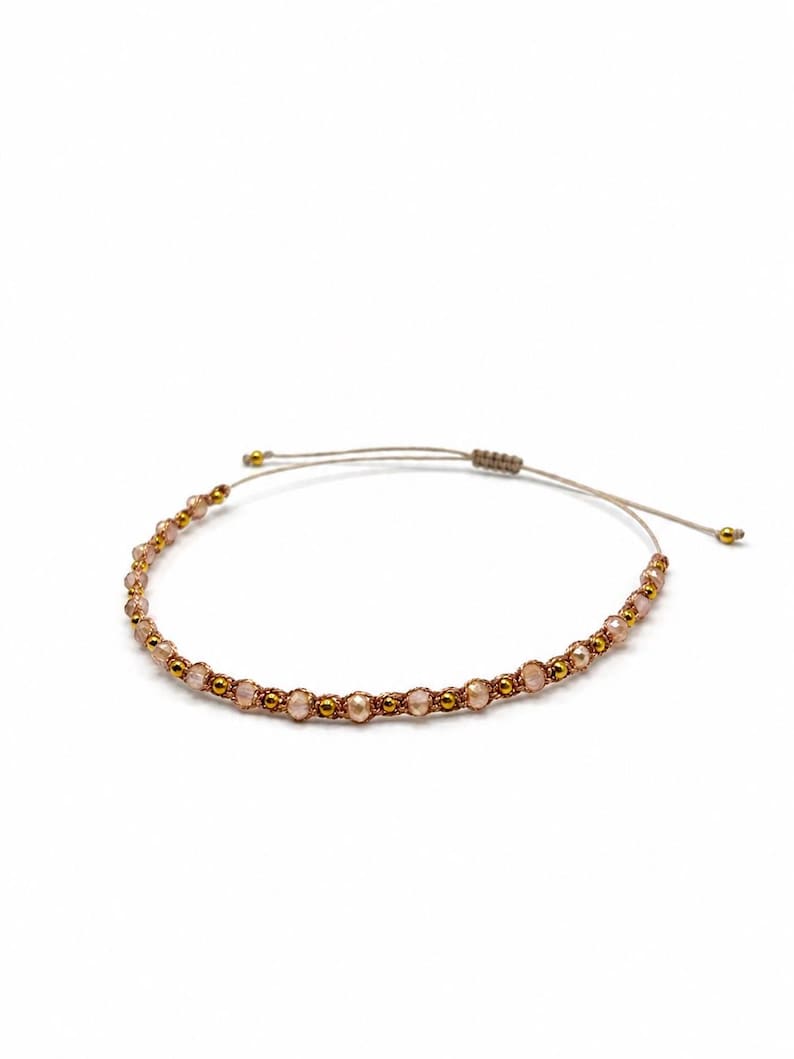 Armband für Damen, Freundschaftsbänder, Schöne Geschenke für Freundin, Armband mit rosa Glassteinen und goldenen Kugeln, von der Seite