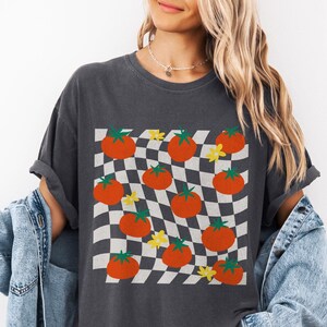Comfort Colors® Retro Tomatoes Shirt Cute Tomato Girl Summer T-shirt Botanical Tomato Garden Checkered Tee Fruit Aesthetic Tomato Lover Gift