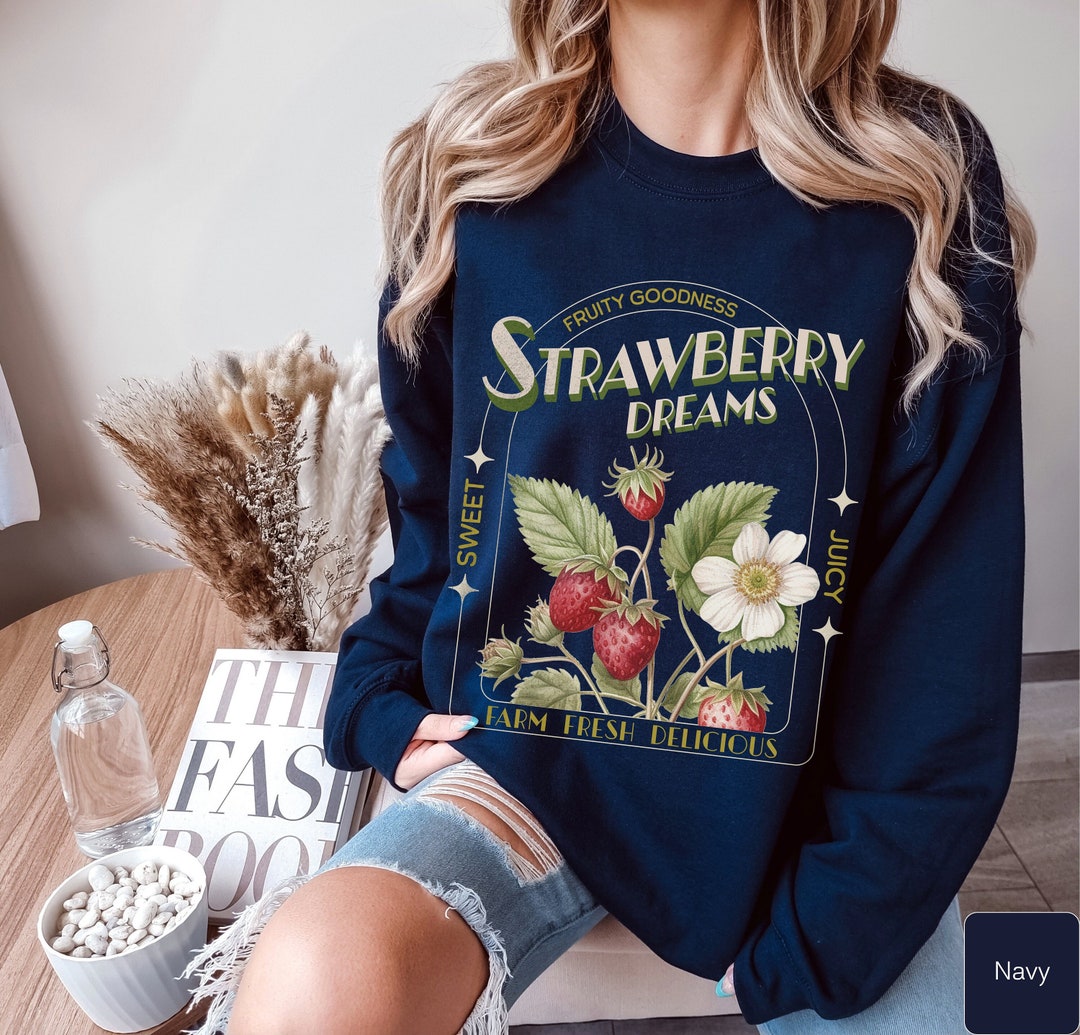 IVORY STRAWBERRY GRAPHIC SWEATSHIRT