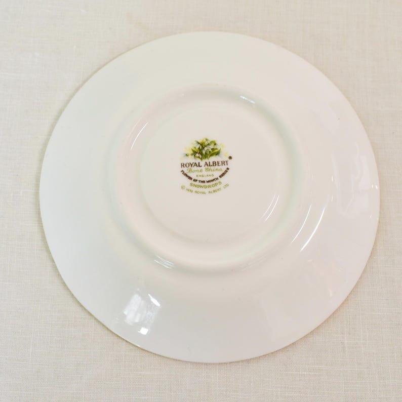 royal albert saucer, royal albert, royal albert bone china, made in england, made in england saucer, made in england bone china, made in england porcelain, english porcelain, floral porcelain, hand-painted porcelain, vintage porcelain, vintage
