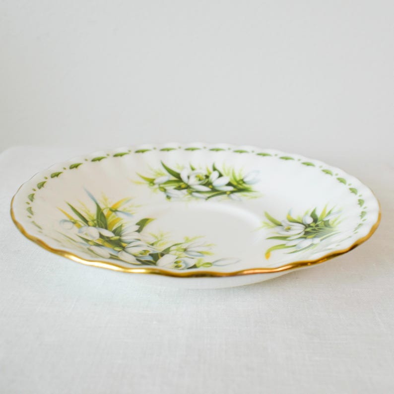 royal albert saucer, royal albert, royal albert bone china, made in england, made in england saucer, made in england bone china, made in england porcelain, english porcelain, floral porcelain, hand-painted porcelain, vintage porcelain, vintage