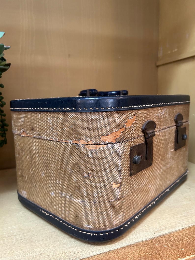 Vintage Train Case Luggage. 1940s Train Case Luggage. Tweed. Movie Prop