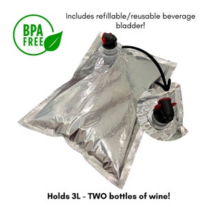 Peut inclure: Un sac de boisson argent&eacute;, rechargeable et r&eacute;utilisable avec deux becs rouges. Le sac contient 3 litres, soit deux bouteilles de vin. Le sac est sans BPA.