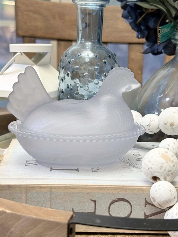 Smoke Gray 4" Hen on a Nest – Vintage Style Glass Dish
