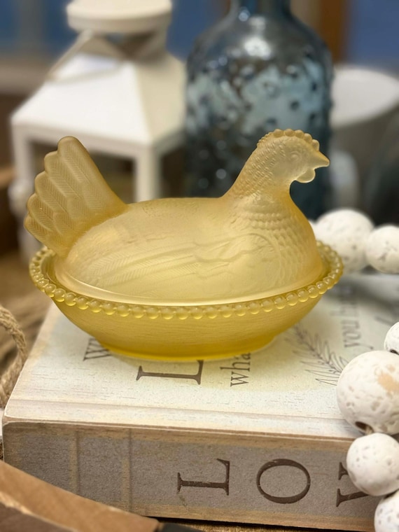 Gold/Yellow 4" Hen on a Nest – Vintage Style Glass Dish