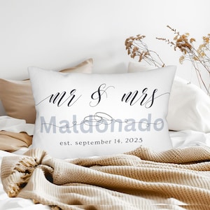 Personalized Mr & Mrs Pillow, Wedding Gift, Couple&#39;s Pillow, Engagement Gift,Wedding Gifts, Personalized Pillow with insert, Newlywed Gift